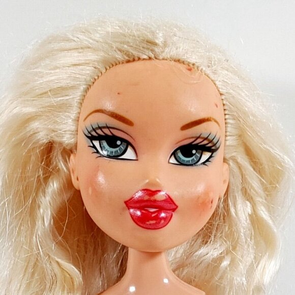 Bratz Adventure Girlz Stylin Safari CLOE Doll - Picture 2 of 3